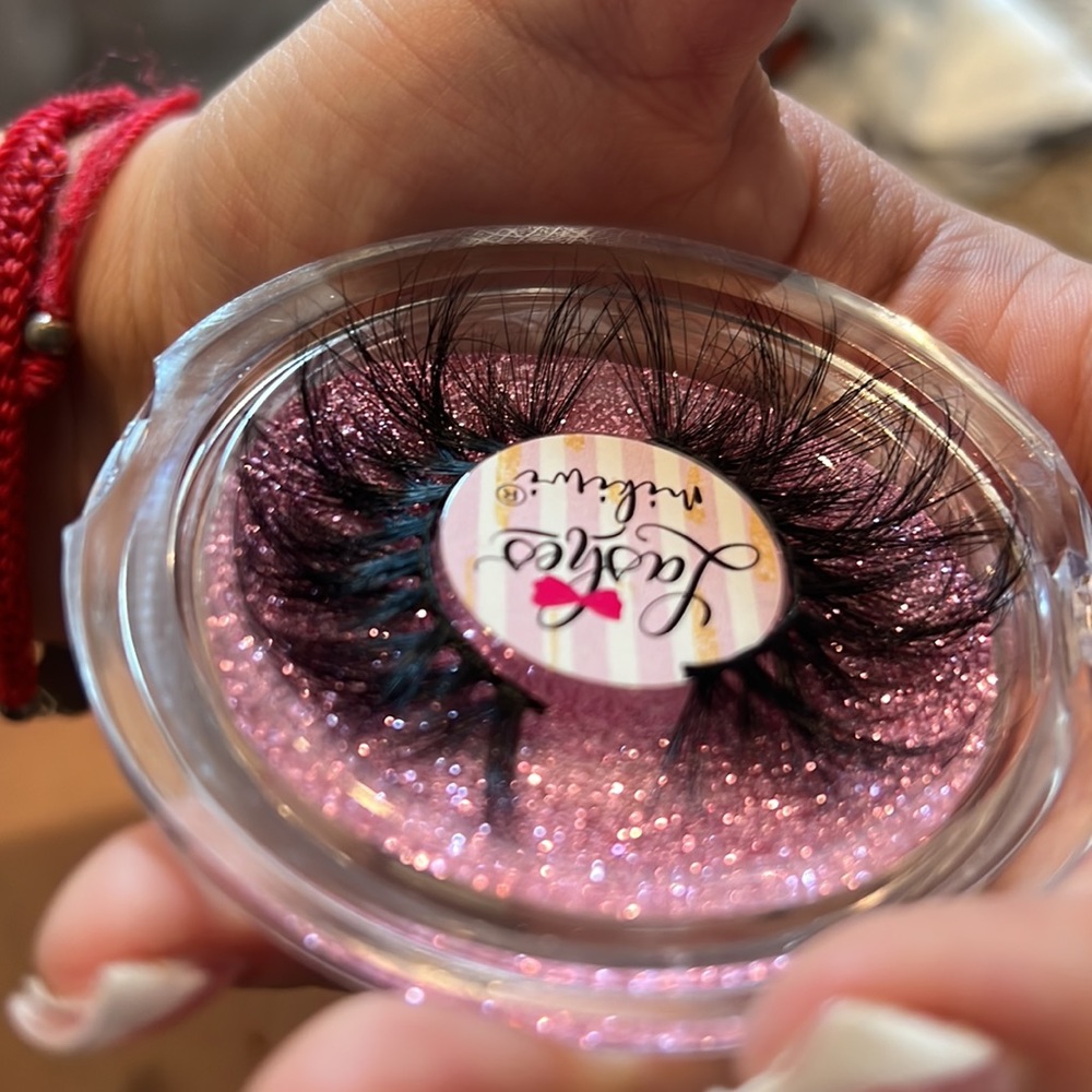 Lashes - Picture 2 of 2